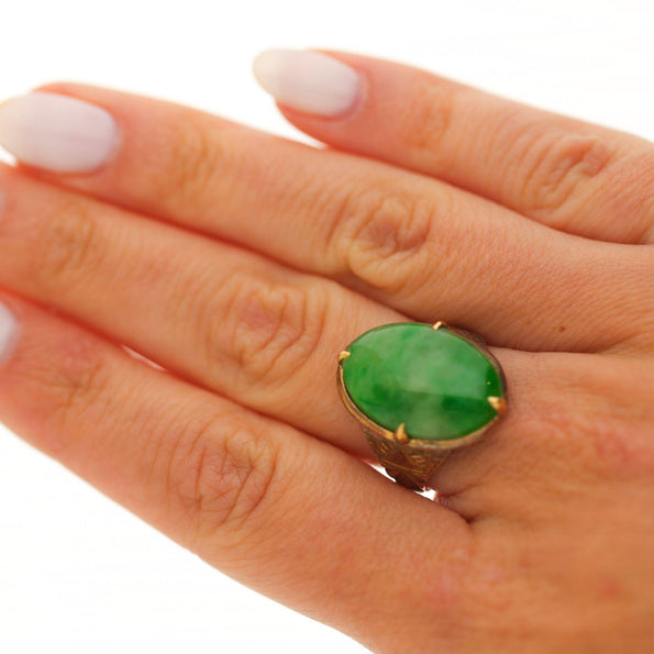 10 Carat Vintage Natural Jadeite Jade in Carved 18K Gold Oval Ring