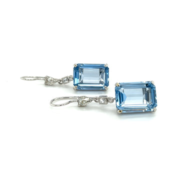 Boucles d’oreilles pendantes en or blanc 18K avec spinelles taille émeraude et diamants – Assay Jewelers