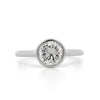 Bague solitaire en or blanc 14K avec diamant rond naturel de 1,01 carat, serti clos affleurant