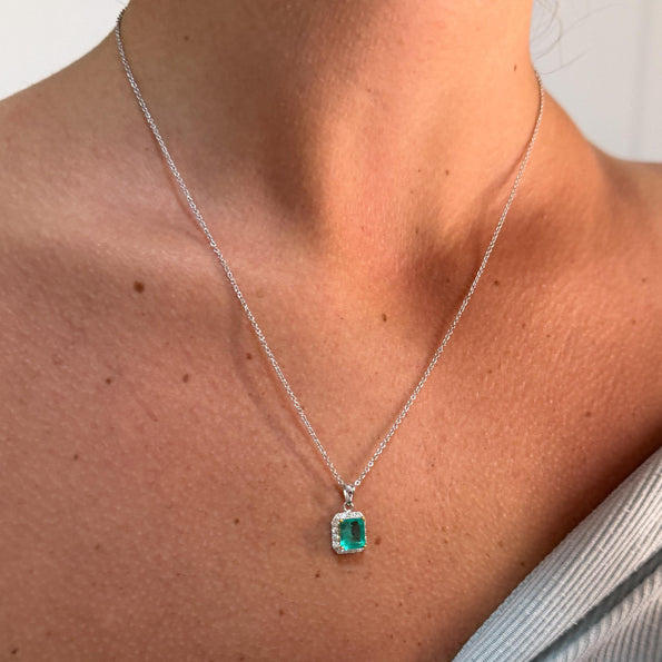 1.26 Carat Colombian Emerald Diamond Halo 18K White Gold Pendant Necklace