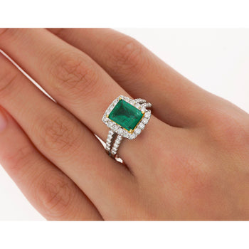 Bague halo en émeraude colombienne Muzo taille ancienne de mine de 2,06 carats et diamants, avec anneau fendu, or 18K – Assay Jewelers