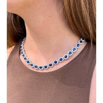 Collier ras-du-cou en or blanc 18K avec saphir bleu taille ovale de 36 carats et diamants – Assay Jewelers