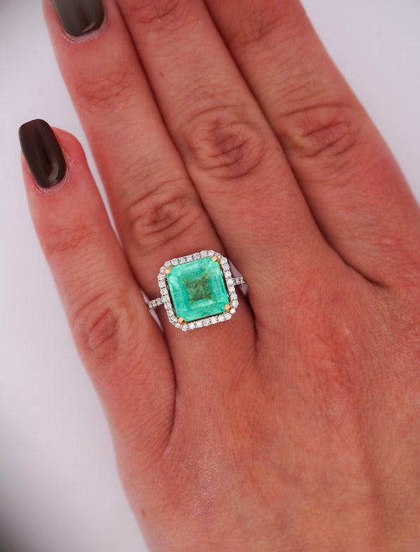 3.90 Carat Emerald & Diamond Halo Pavé Shank 18K White Gold Ring