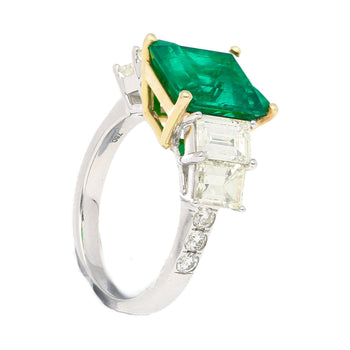 Bague en émeraude colombienne Muzo de 4,26 carats vert vif, taille émeraude, avec diamants latéraux taille émeraude – Assay Jewelers