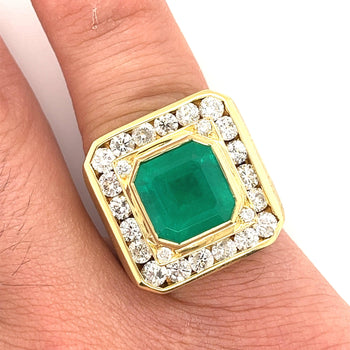 5 Carat Emerald Mens Ring With Round Diamond Halo in 18k Yellow Gold – Assay Jewelers