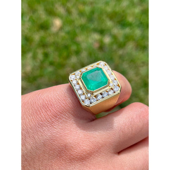 5 Carat Emerald Mens Ring With Round Diamond Halo in 18k Yellow Gold – Assay Jewelers