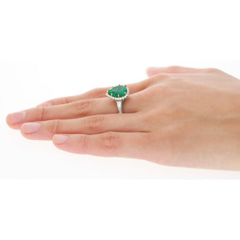 5.12 Carat Bague en émeraude colombienne taille poire avec diamants baguette sur les côtés en or 18K – Assay Jewelers