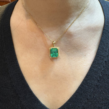 5.42 Carat Natural Emerald Pendant Necklace with Yellow Diamond Halo in 18k Gold – Assay Jewelers