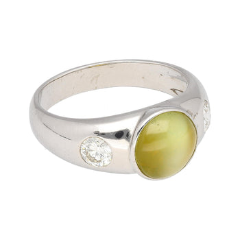 Bague à trois pierres en or blanc 18K, chrysobéryl œil-de-chat et diamants sertis clos – Assay Jewelers