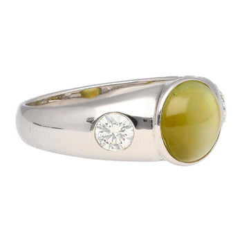 Bague trois pierres en or blanc 18K, avec chrysobéryl œil-de-chat et diamant, sertie clos – Assay Jewelers