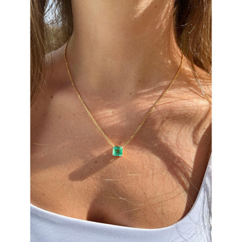 Collier flottant à maillons en or 18K avec émeraude colombienne de 4,38 carats – Assay Jewelers