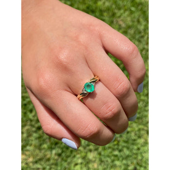 Bague en or massif 14 k avec émeraude naturelle taille ovale de 0,72 ct – Assay Jewelers