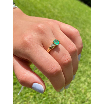 Bague en or massif 14k avec émeraude naturelle taille ovale de 0,72 ct – Assay Jewelers