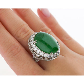 Bague Anciens à motif floral en jade cabochon ovale 24 carats et diamants ronds – Assay Jewelers
