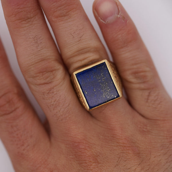 Vintage Lapis Lazuli 18K Gold Floral Engraved Square Mens Signet Ring