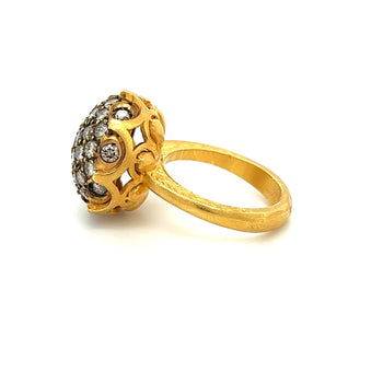 Bague Anciens rétro en or jaune 22K sculpté et cluster de diamants ronds et boule – Assay Jewelers