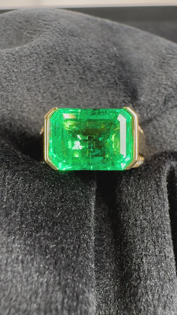 AGL Cert 5.21 Carat Colombian Emerald East-West 18K Gold Unisex Ring